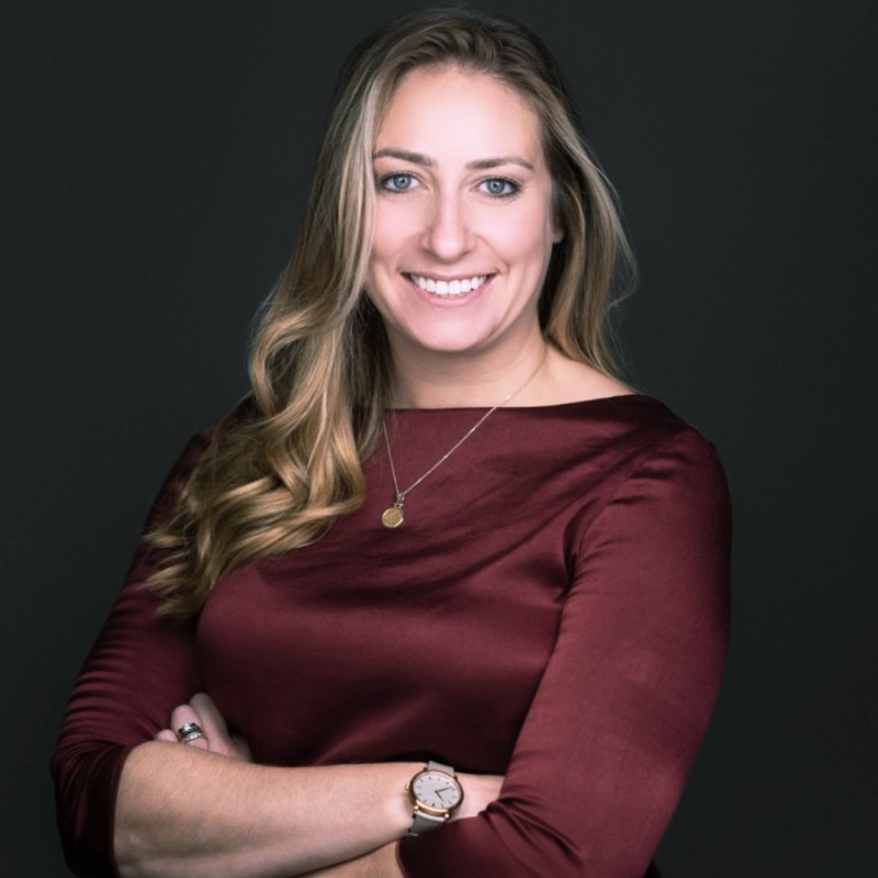 Emily Fernando Headshot